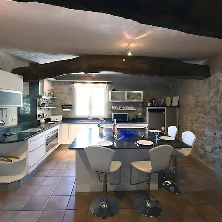 Holiday home Mas De Charme Sur Durance *