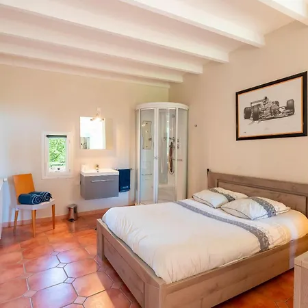 Mas De Charme Sur Durance Holiday home *